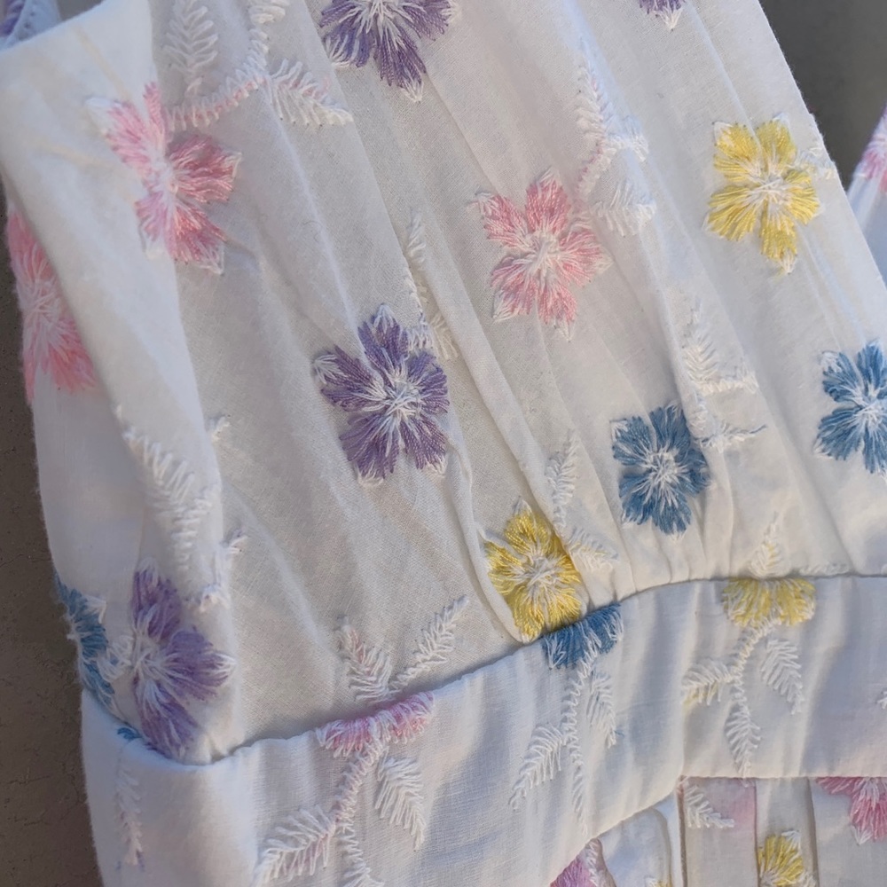 Embroidered dress - Picture 3 of 6